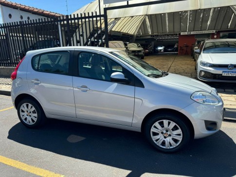 Fiat Palio Essence 1.6 Flex Prata 2014